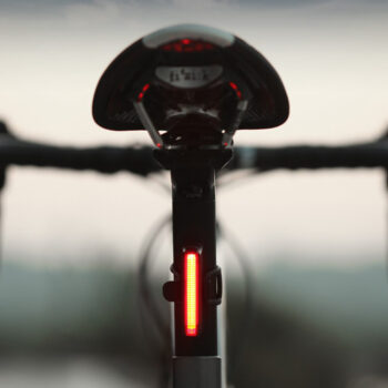 MAGICSHINE SEEMEE 30 Smart Bike Taillight 7 Light Modes Built-in Light-sensing System IPX6 Waterproof USB Chargeable 800m Light Distance Safe Riding for MTB Bike Road Bike